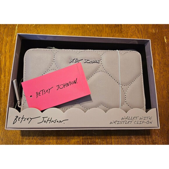 Betsey Johnson Lavender Purple Wallet w/Wristlet Clip On New in Box w/tags Heart - Picture 1 of 10